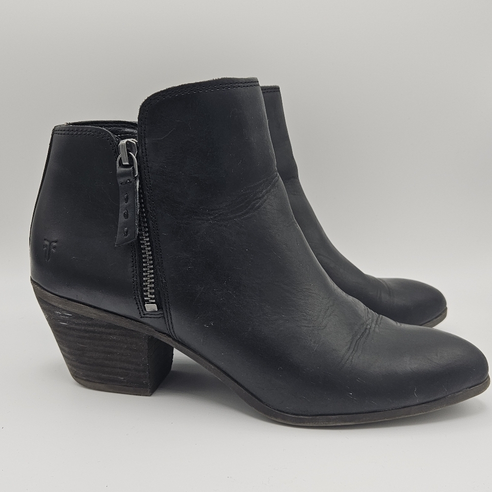 Frye Judith Double Zip black leather ankle boots size 8.5